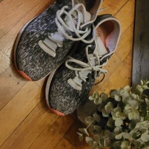 RUNNING OR WORKOUT SNEAKERS 7.5